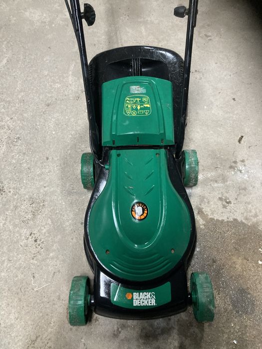 Maquina de cortar relva Black Decker em bom estado