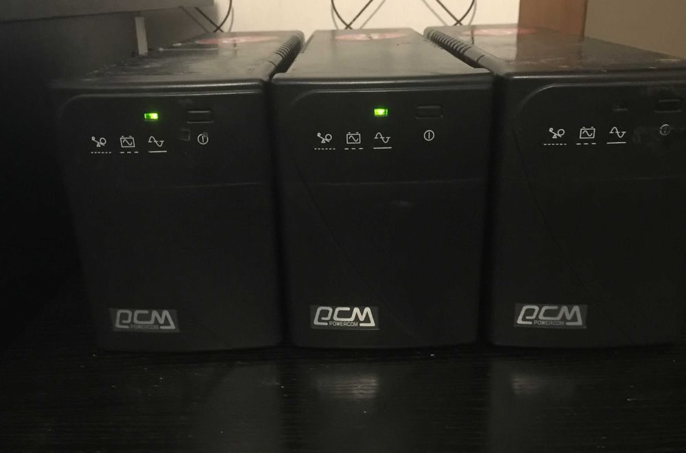 Робочі UPS Powercom BNT-600A з акумуляторами.