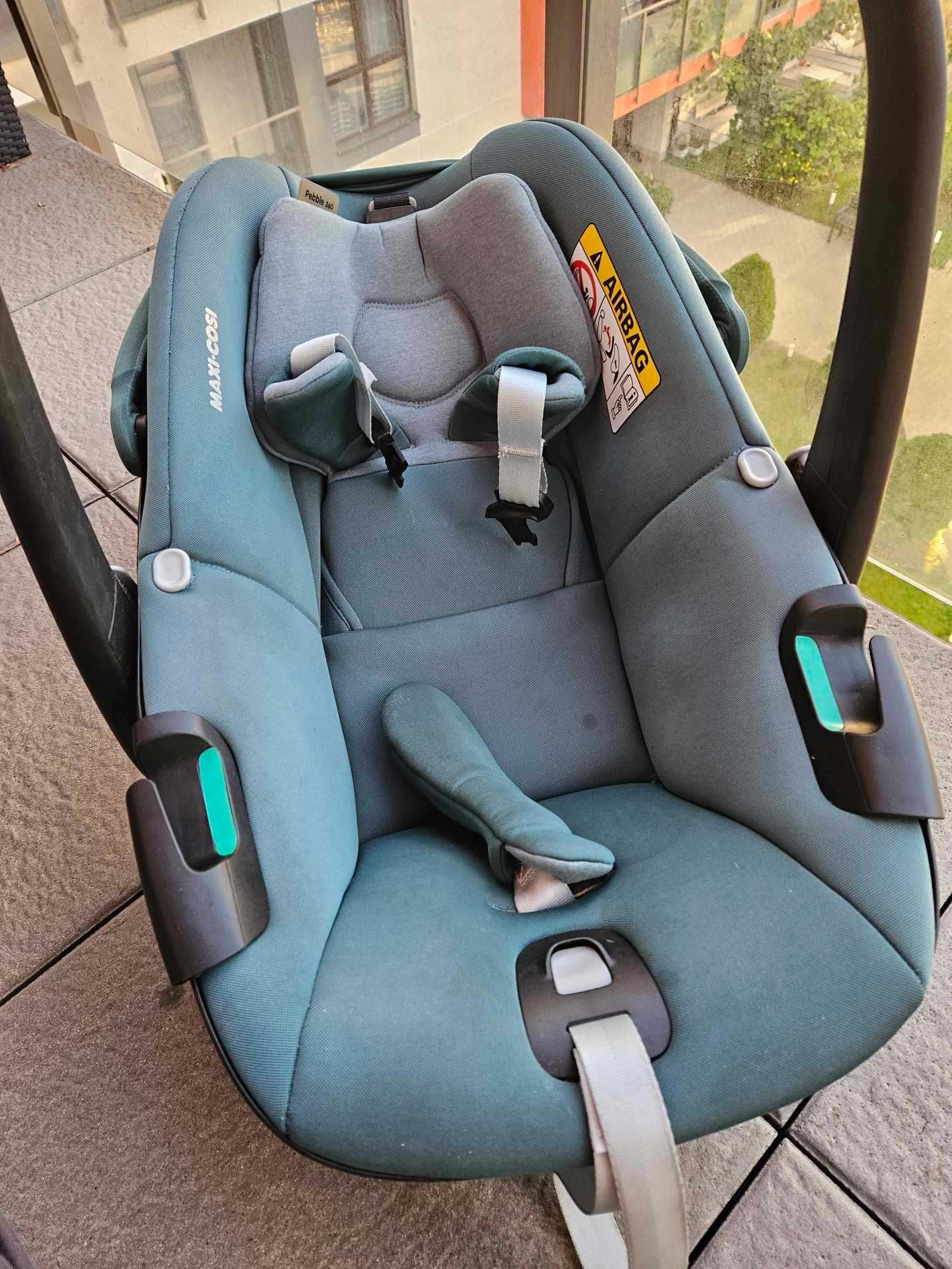 Maxi Cosi Pebble 360 + FamilyFix 360