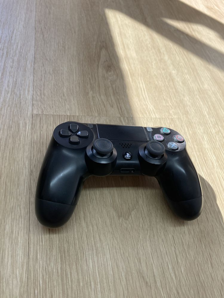 Ps4 1tb 1 comando com caregador sem cabo HDMI