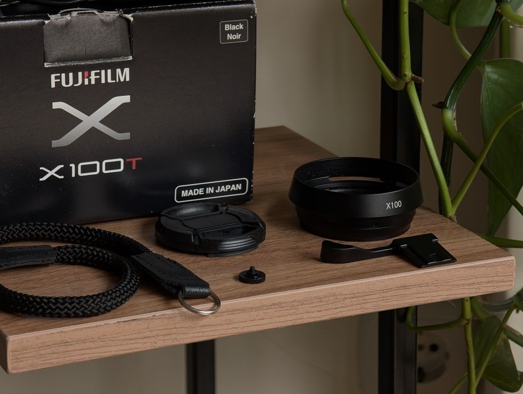 Câmara Fujifilm X100T na caixa original, com acessórios