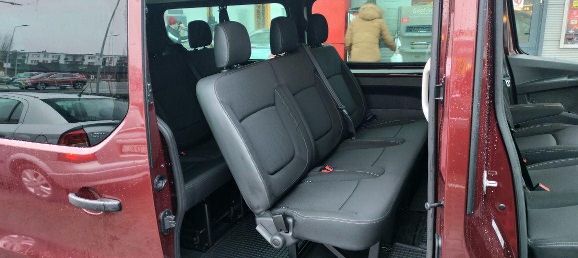 Wynajem busów 9os. Wypożyczalnia Nowe auta