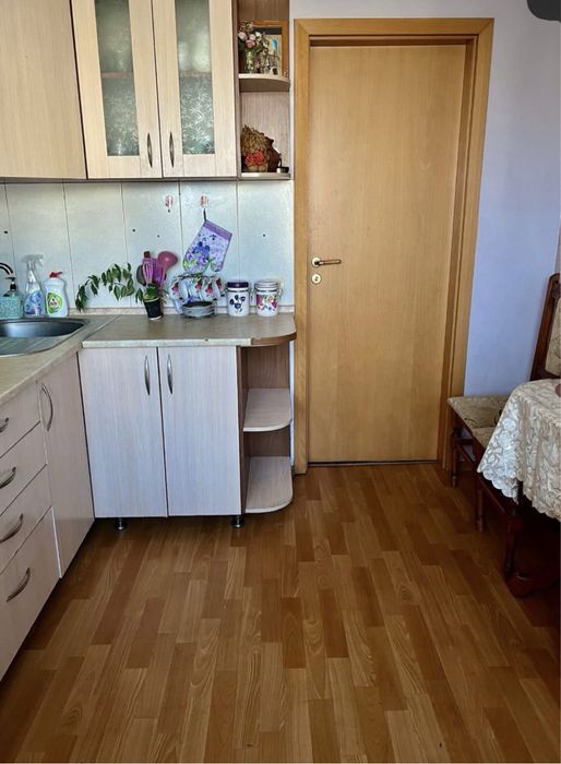 Продам 2х кімнатну сталінку власник центр 57 кв.м