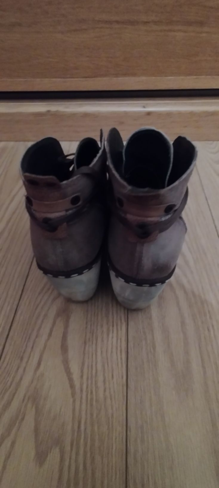 Botas de mulher em pele
