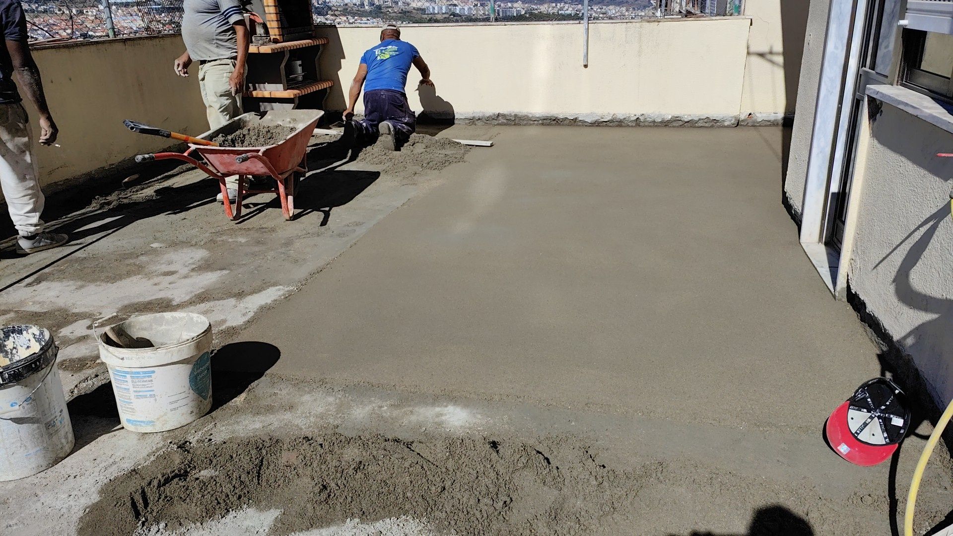 Empreiteiro - trabalhos de construção civil .