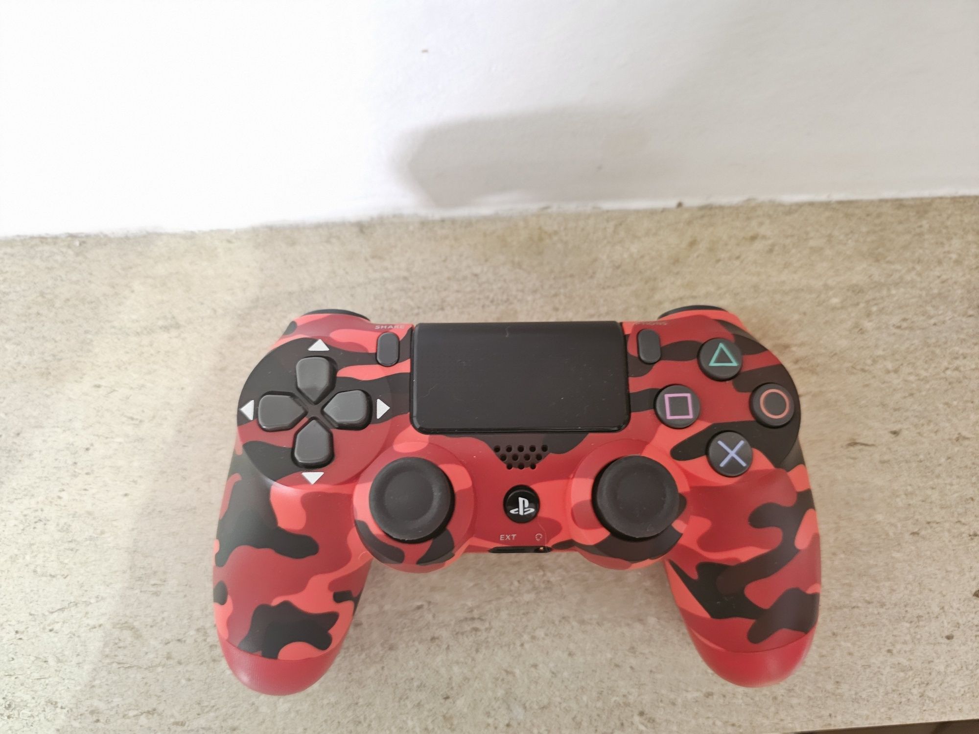 Comando PS4 camuflado vermelho