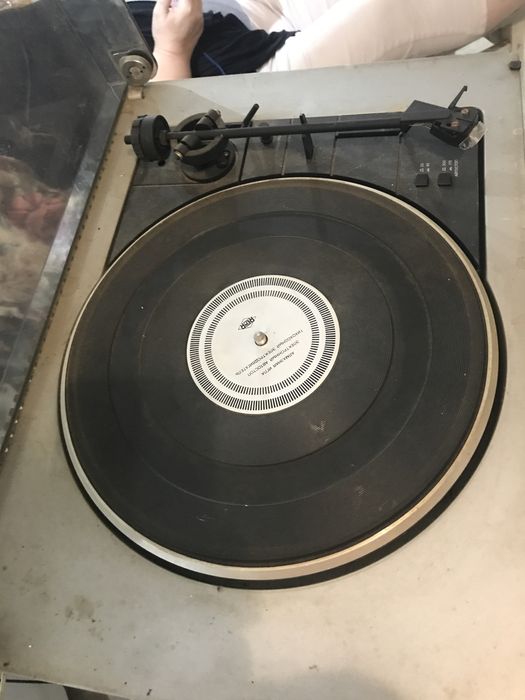 протгрователь виниловых дисков