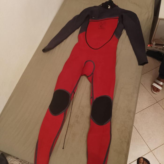 Fatos de surf O'neill