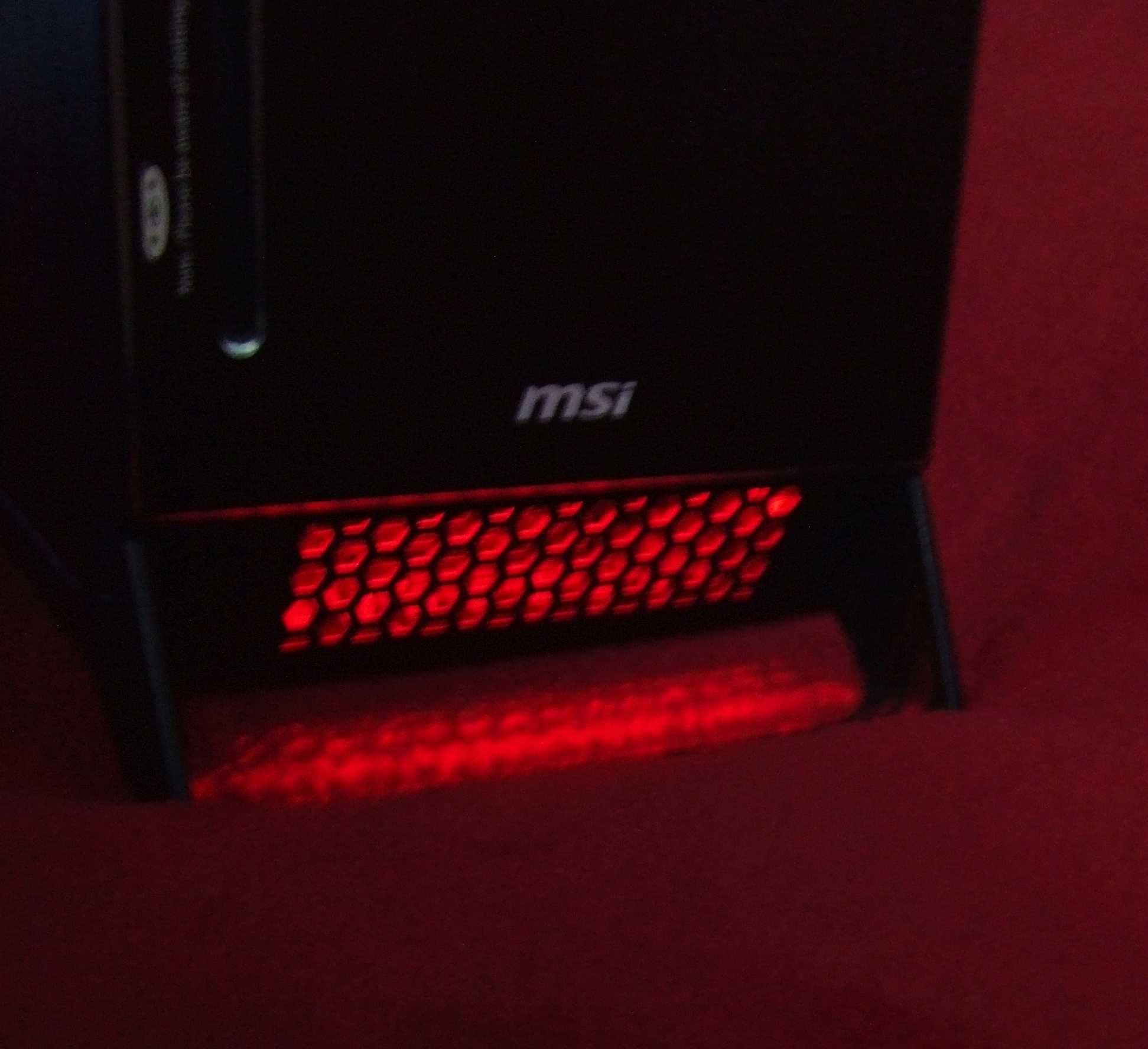 MSI Nightblade B85C Intel i5 + 8 GB + SSD Samsung + DVDRW + Win 10