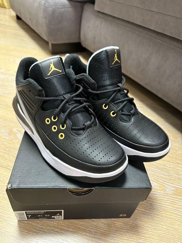 Jordan Max Aura 5 NEW!!!