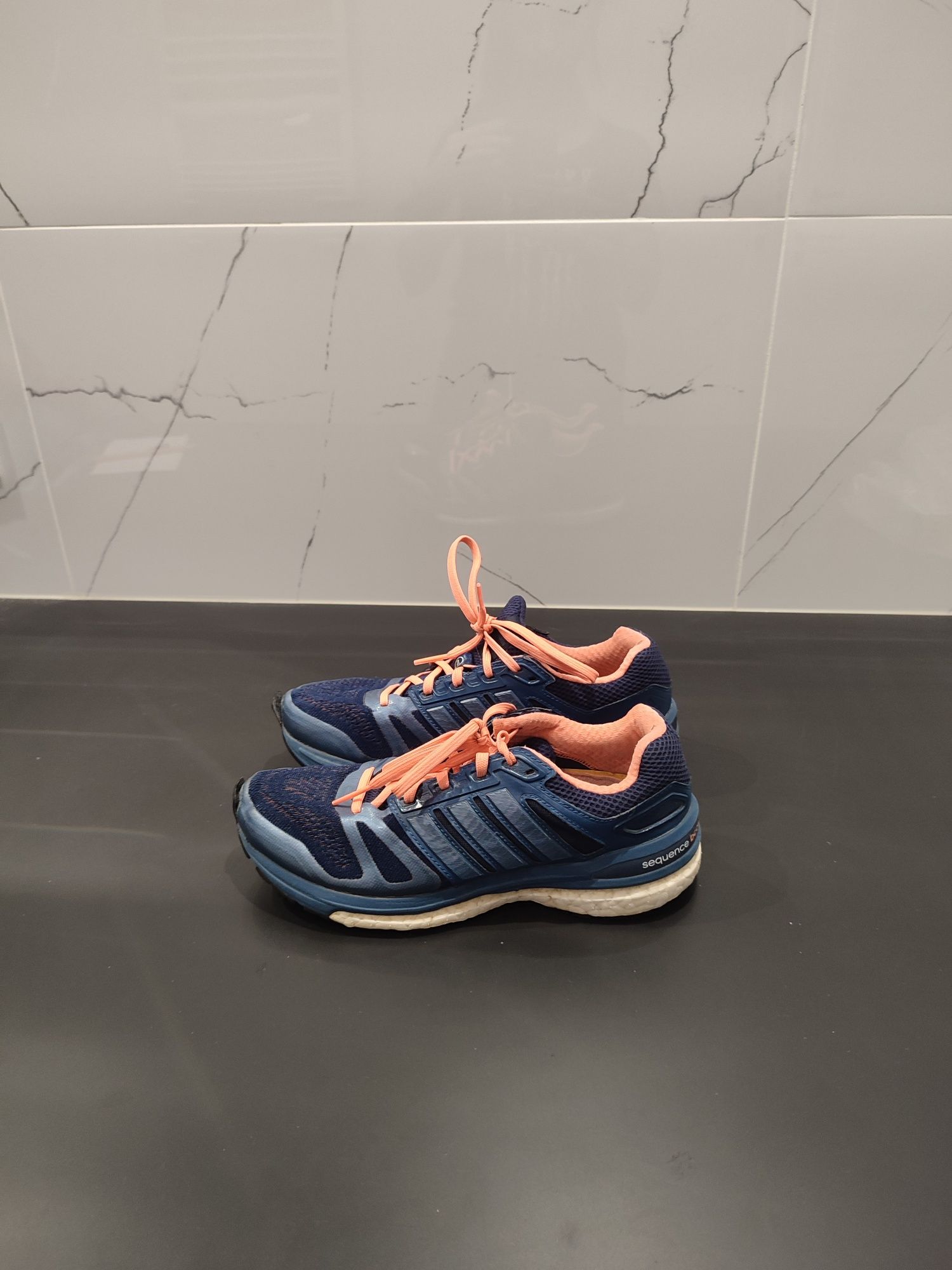 Granatowe buty Adidas Supernova 38