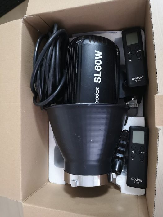 Професійне відео-світло Godox SL 60W