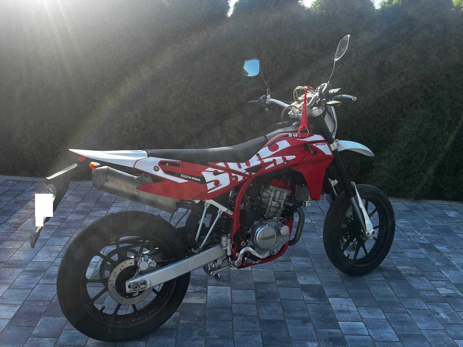 Super Supermoto SWM SM 125 R