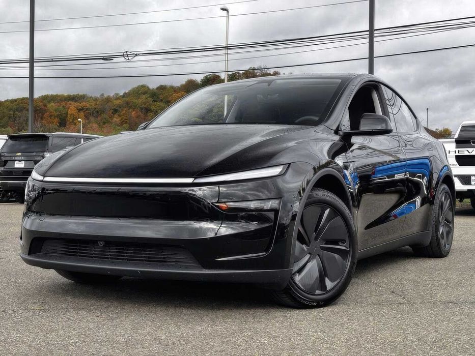 Tesla Model Y Long Range      2026