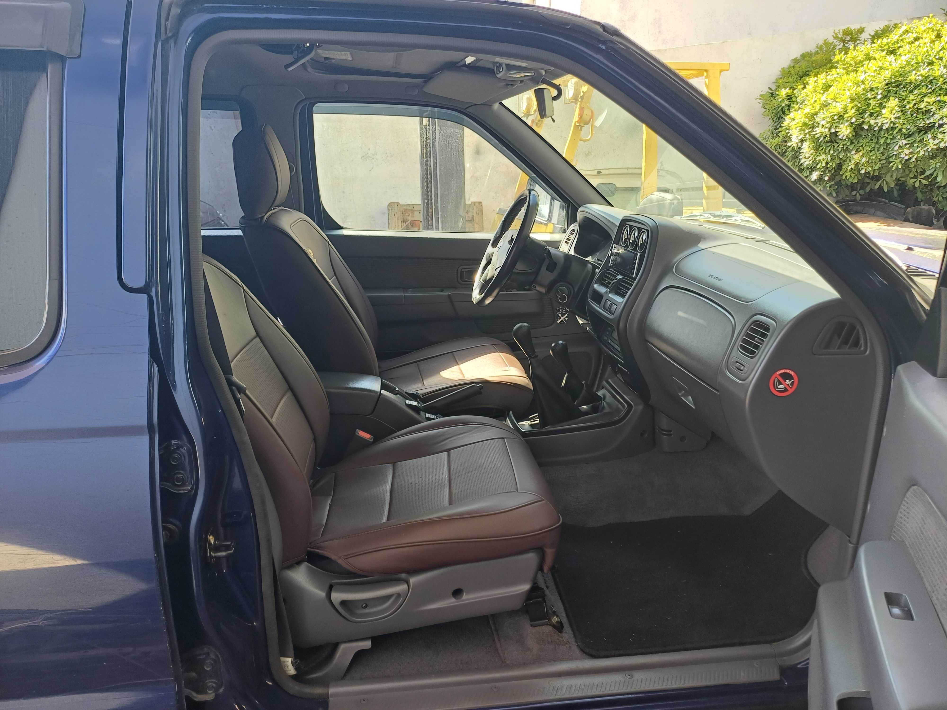 Nissan navara D22 com eixos GR