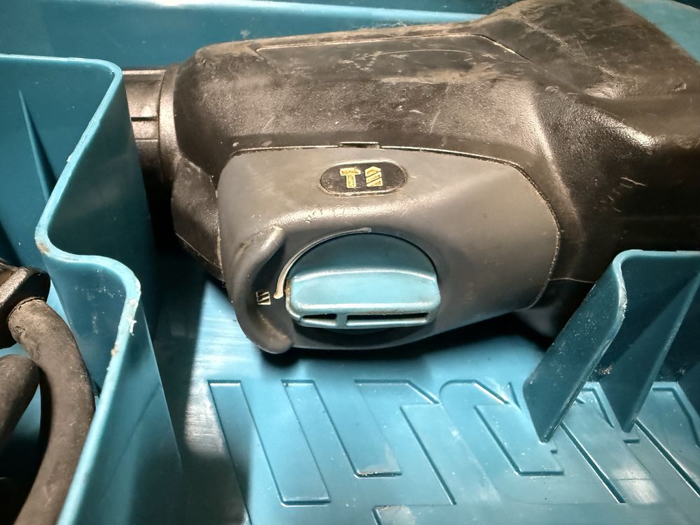 MAKITA HR2300 SDS-PLUS młotkowiertarka z udarem.