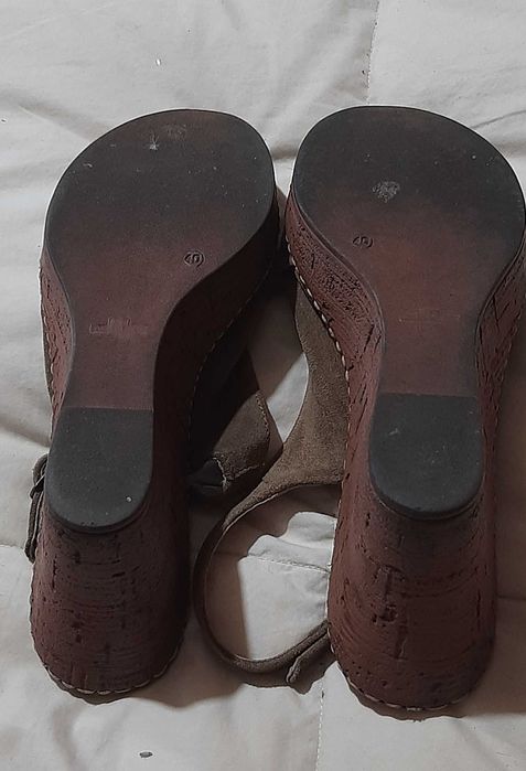 Sandálias de Plataforma, tamanho 40, em Suede