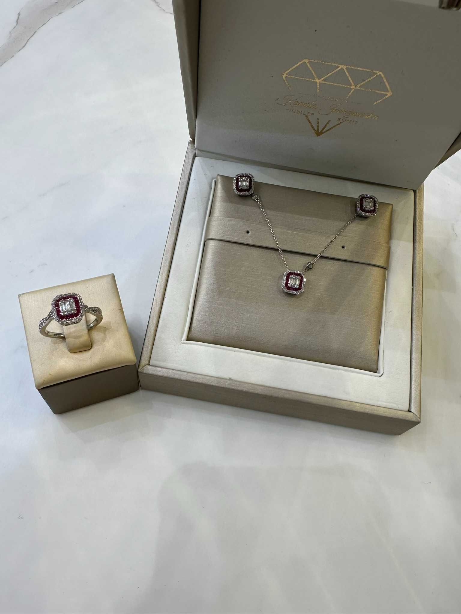 Pierścionek rubiny diamenty bagiety 0.67 Ct