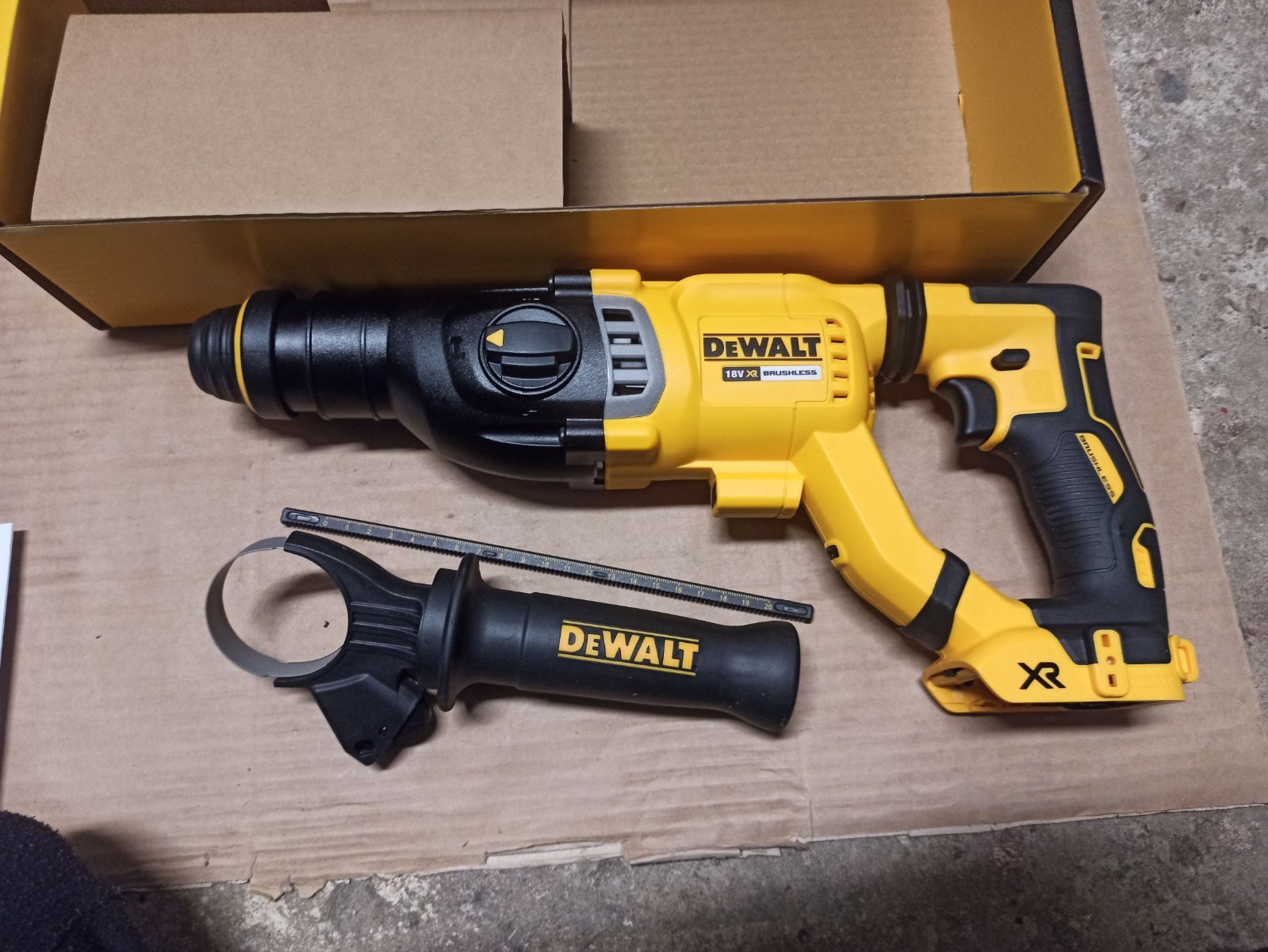 Młotowiertarka DeWalt DCH263