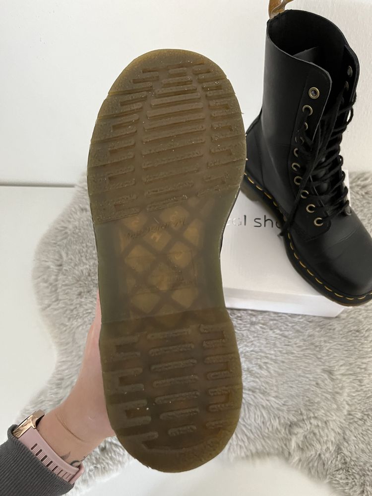 Oryginalne glany Dr. Martens martensy z ekoskóry czarne