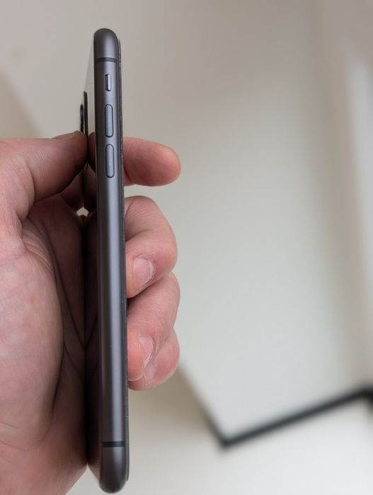 iPhone 11     128gb гарний стан