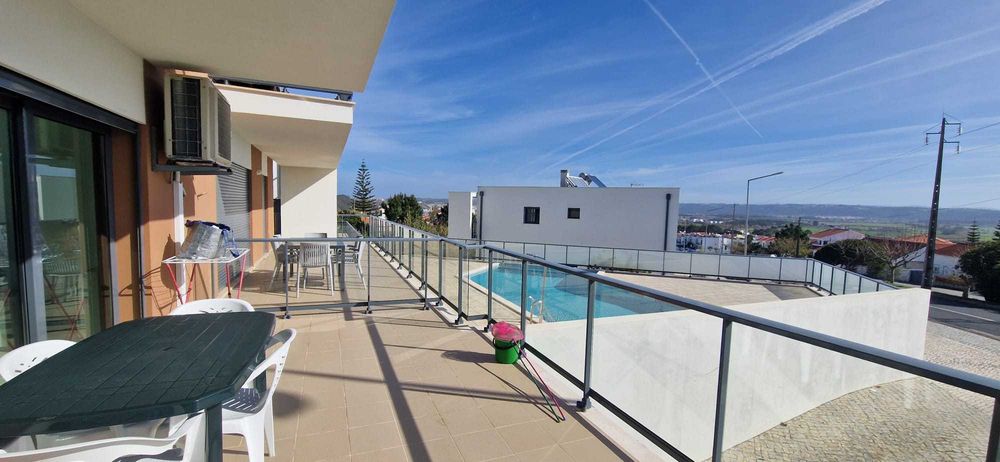 Apartamento T3 para férias com piscina e lugar de garagem