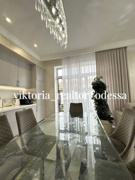 Частный дом на Фонтане с бассейном!ремонт,мебель и техника!Чубаевка!