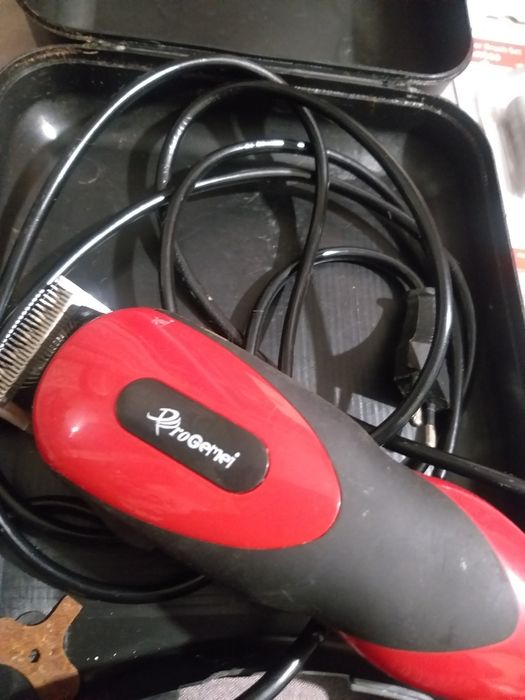 Переноска для собак ,пуходерки, машинка для стрижки собак