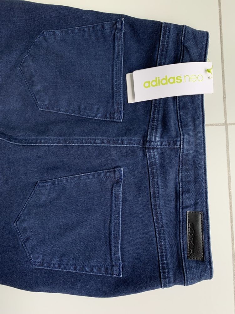 Jeansy Adidas Neo, dlugie nogawki