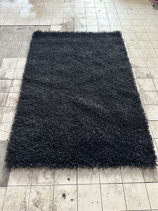 Tapete alcatifa preto