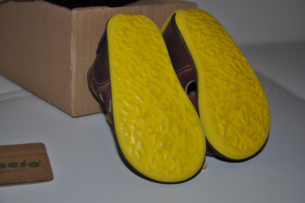 Buty buciki GUCIO trzewiki r.18 wrzos duże dziurki skóra żłobek