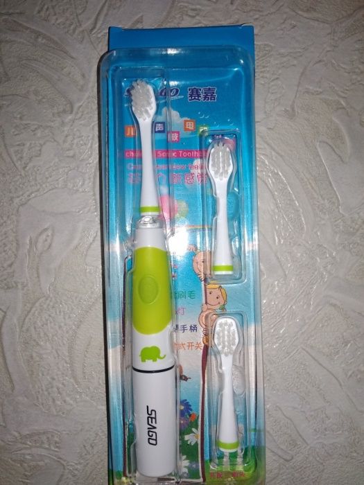 Зубная щётка детская электрическая Соник с подсветкой
