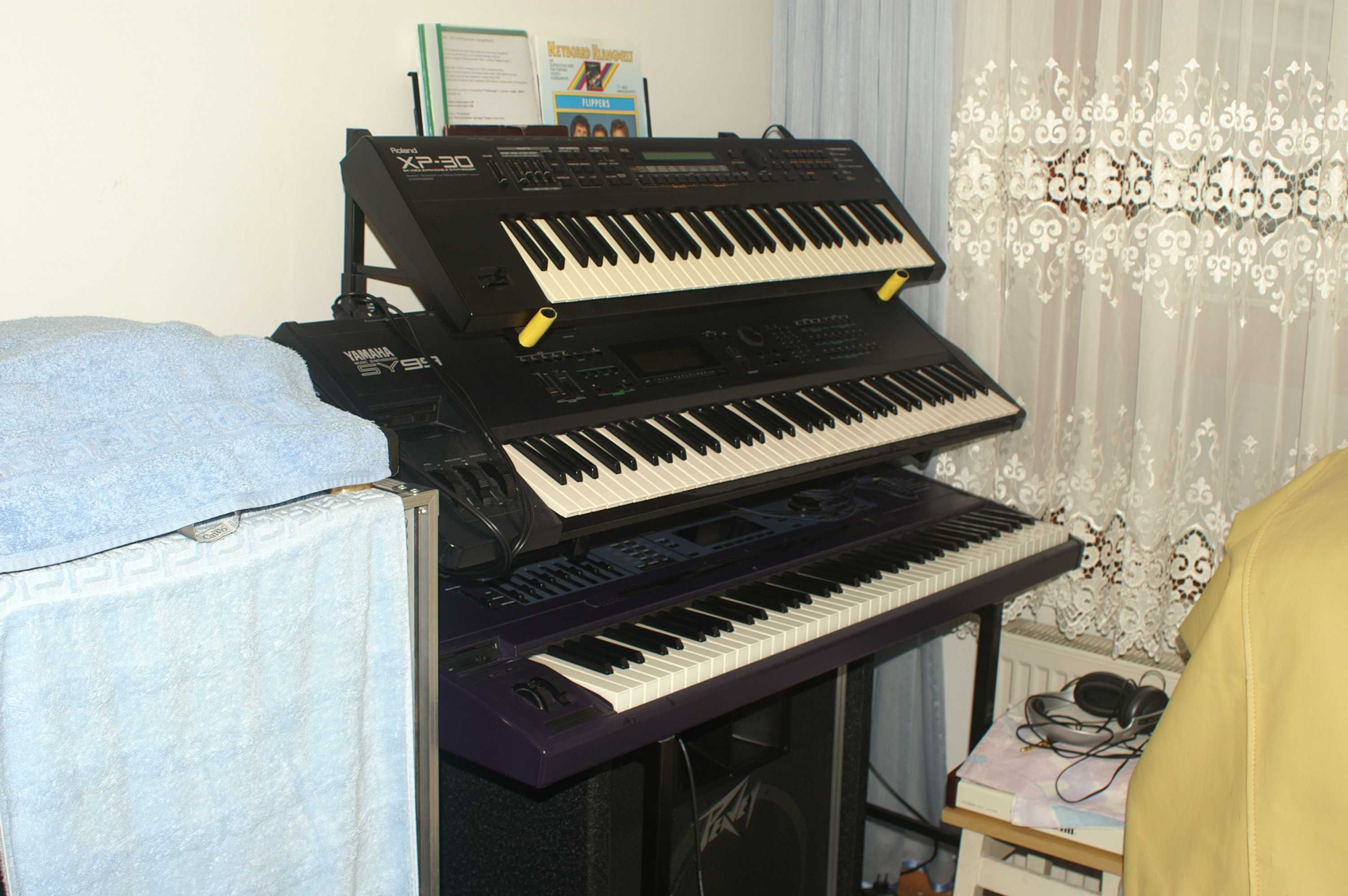 Metalowy stojak dla 3 lub 2 instrumentów klawiszowych