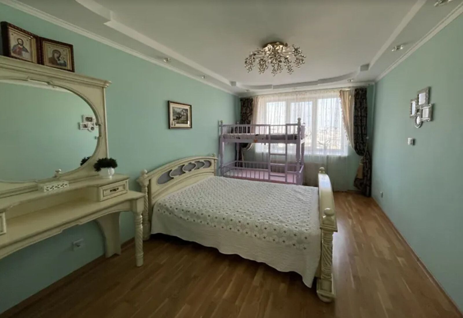 Продаж 2к квартири 64 кв. м на вул. Карпенка