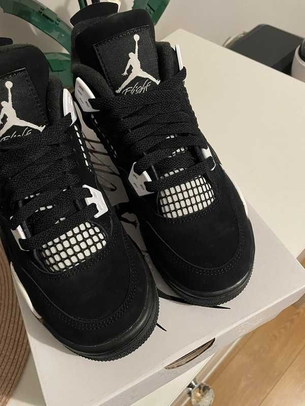 Jordan 4 Retro White Thunder R.39