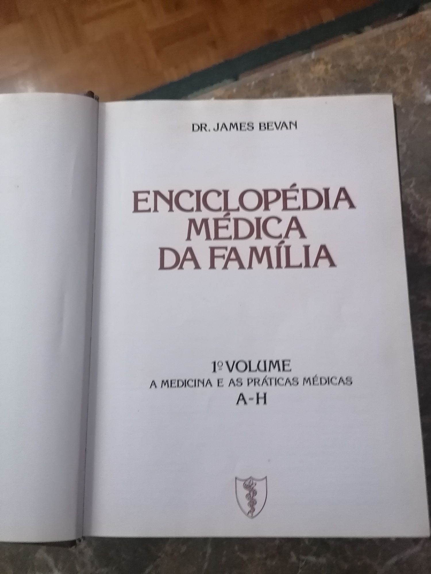 Enciclopédia médica 4 livros