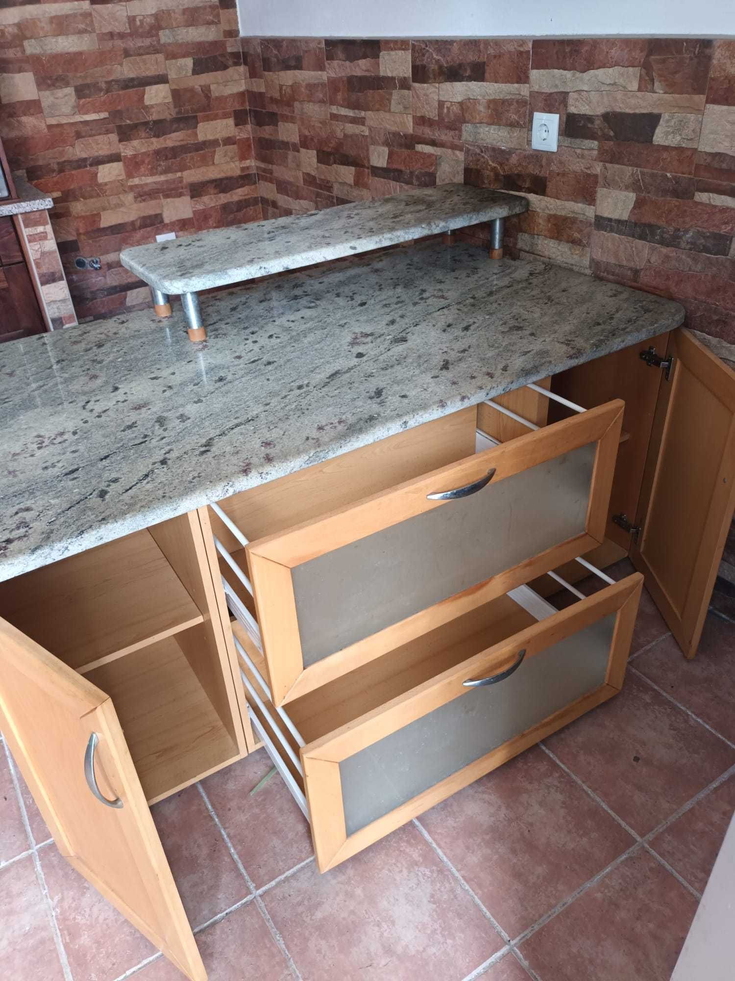 Mesa cozinha com tampo de granito