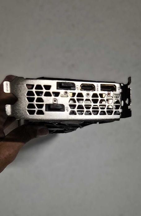 Gráfica Gigabyte RTX 2060