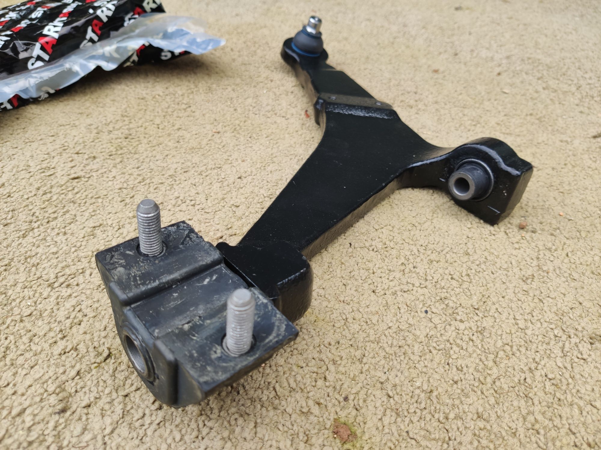 Braço suspensão esquerdo Peugeot 106 / Citroen novo.