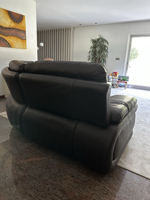 Sofá em pele castanho