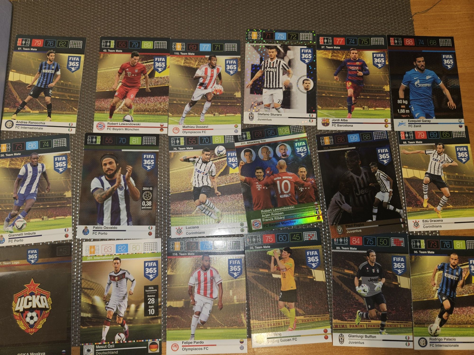 Karty Fifa 365- 76 sztuk +2plakat z listą  kontrolną+ album