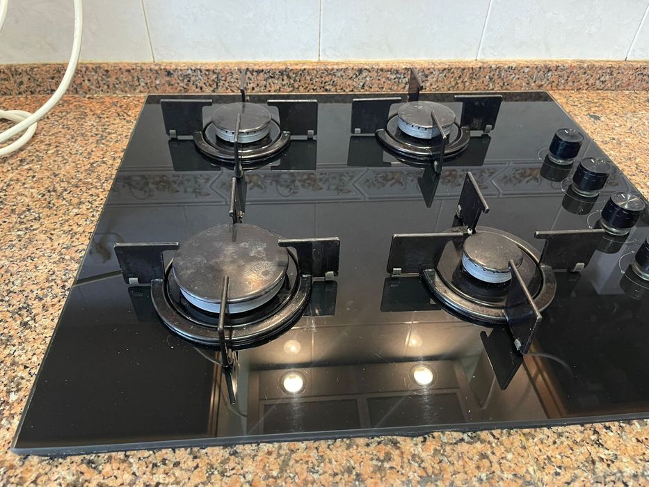 Placa de gás BEKO BSE21031CXD - vidro preto com 4 bicos - Gás butano
