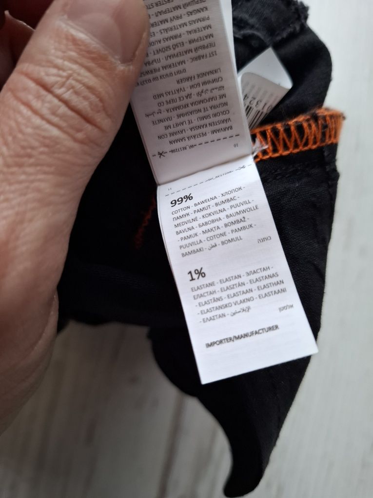 Spodnie jeans z przetarciami roz 98 Reserved z metką