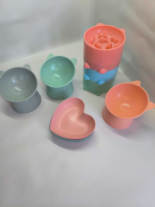 Миска для кота пластик з обмежувачем посуд для котів кошенят