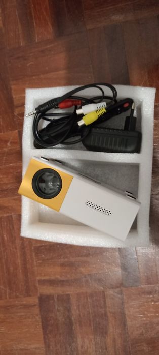 Mini projetor novo