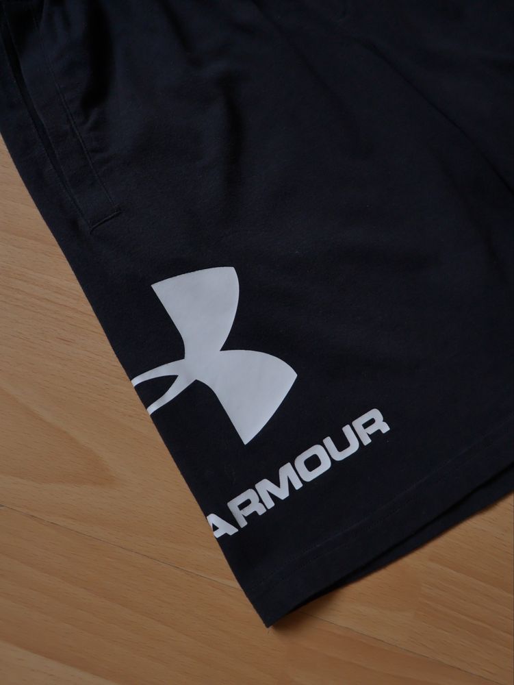 Чоловічі шорти Under Armour оригінал шорты tech fleece