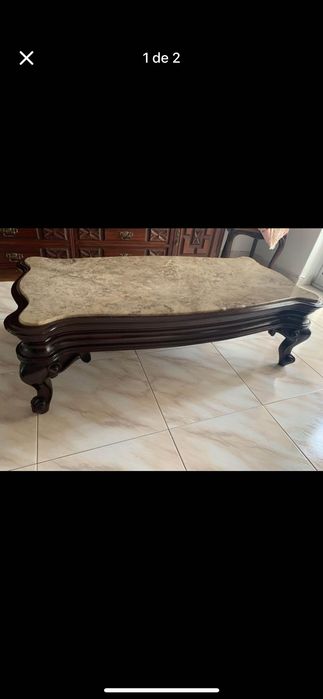 Mesa sala com tampo de pedra em mogno