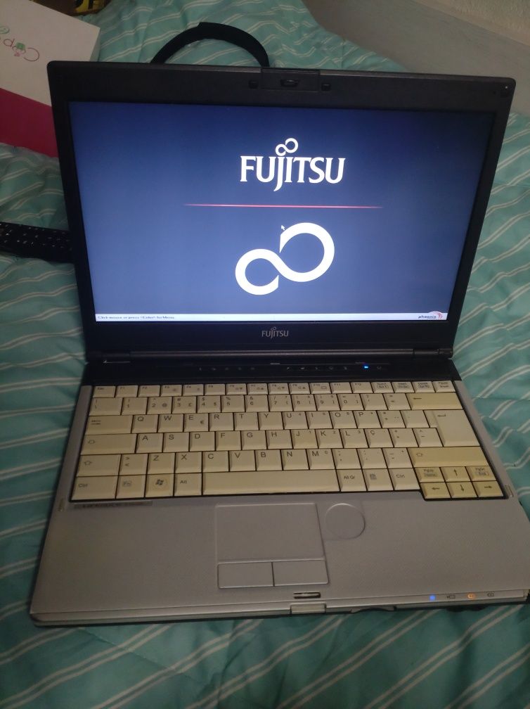 Portátil Fujitsu com Windows 11 e Office 2019
