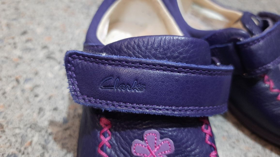 Шкіряні туфельки Clarks.