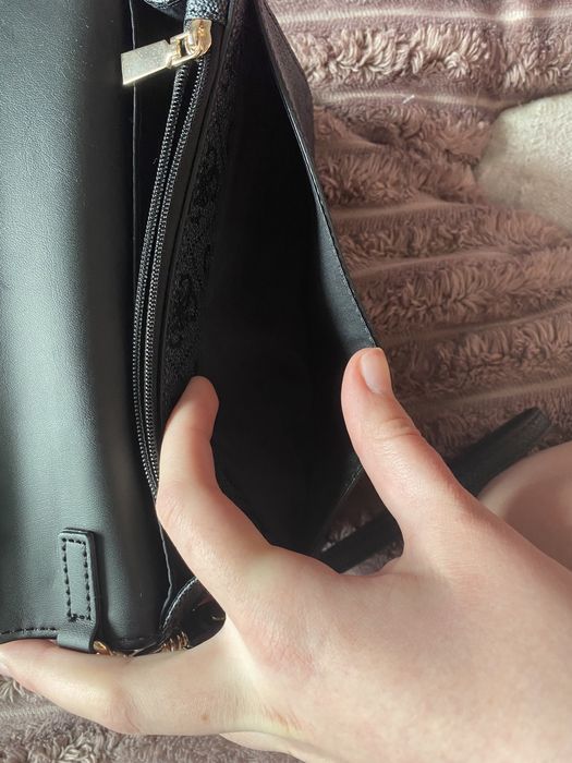 Оригинальная клач-сумка от Guess